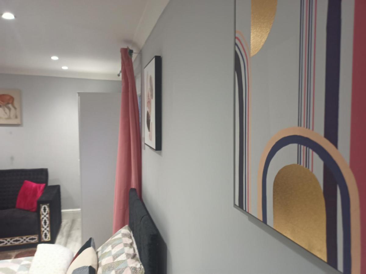 Homey Studio In Newport Perfect For Couples & Travelers Exterior foto