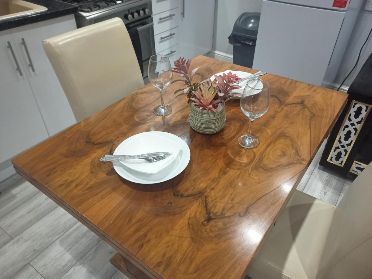 Homey Studio In Newport Perfect For Couples & Travelers Exterior foto