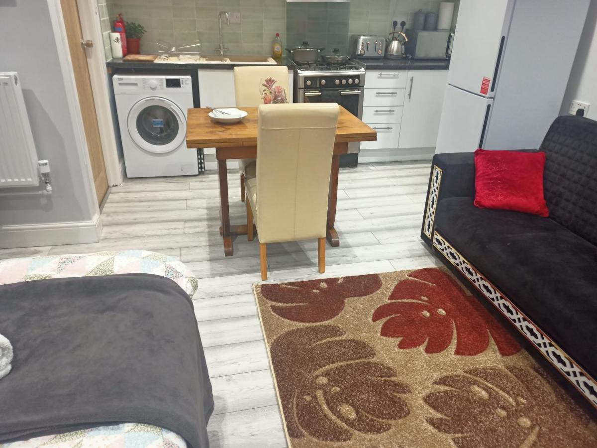 Homey Studio In Newport Perfect For Couples & Travelers Exterior foto