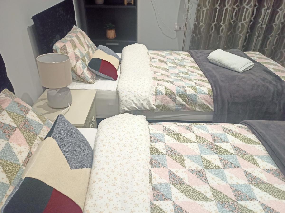 Homey Studio In Newport Perfect For Couples & Travelers Exterior foto